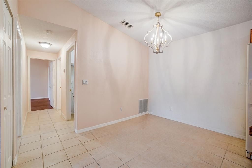 For Sale: $189,900 (2 beds, 2 baths, 1090 Square Feet)