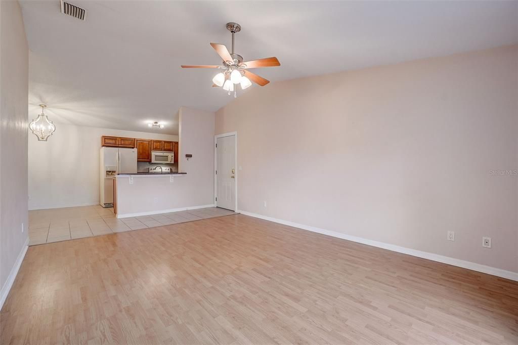 For Sale: $189,900 (2 beds, 2 baths, 1090 Square Feet)