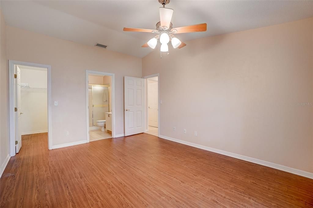 For Sale: $189,900 (2 beds, 2 baths, 1090 Square Feet)