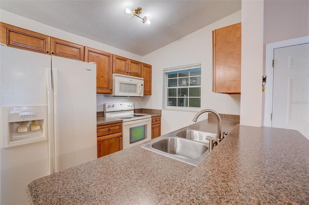 For Sale: $189,900 (2 beds, 2 baths, 1090 Square Feet)