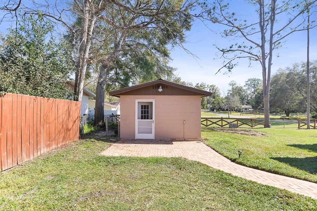 Recently Sold: $415,000 (3 beds, 2 baths, 2473 Square Feet)