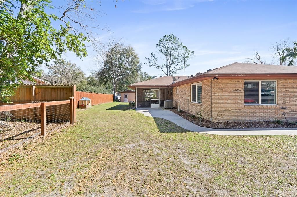 Recently Sold: $415,000 (3 beds, 2 baths, 2473 Square Feet)