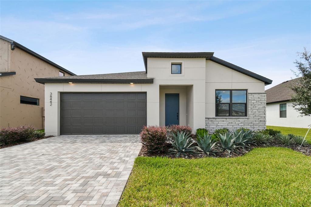 Active With Contract: $387,900 (4 beds, 3 baths, 2207 Square Feet)