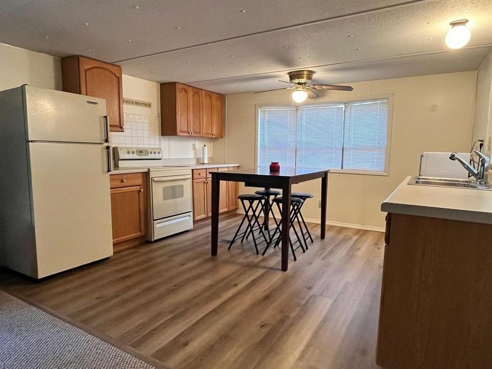 Recently Sold: $119,900 (2 beds, 1 baths, 784 Square Feet)