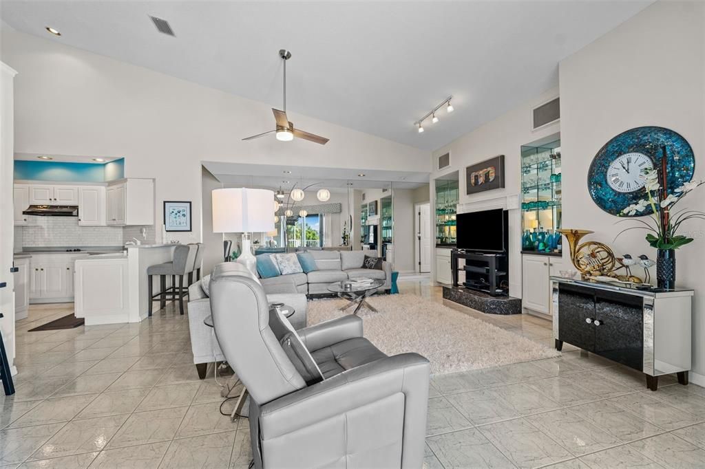 Active With Contract: $2,000,000 (4 beds, 3 baths, 2872 Square Feet)