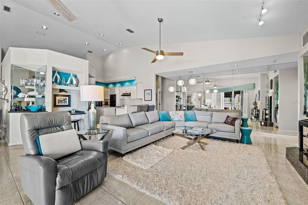 Active With Contract: $2,000,000 (4 beds, 3 baths, 2872 Square Feet)