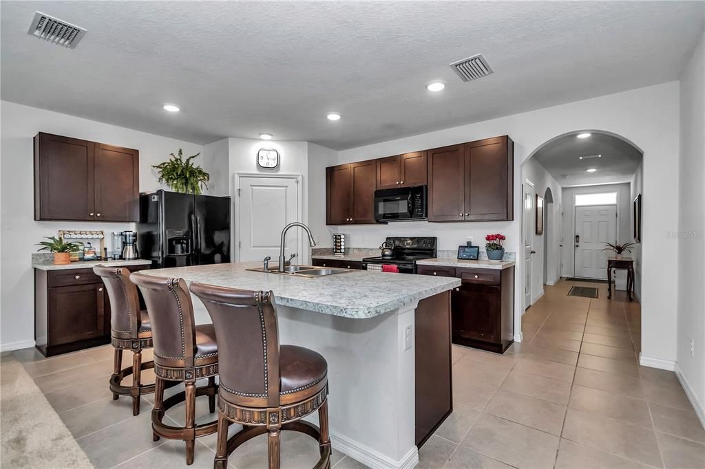 Recently Sold: $300,000 (4 beds, 2 baths, 1827 Square Feet)