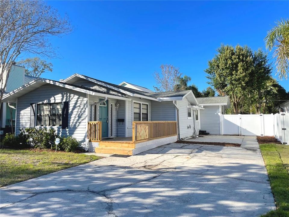 For Sale: $489,900 (3 beds, 2 baths, 1316 Square Feet)