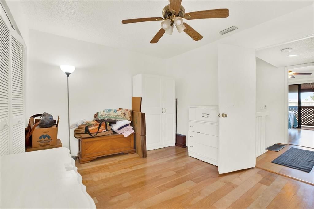Active With Contract: $329,000 (2 beds, 1 baths, 1305 Square Feet)