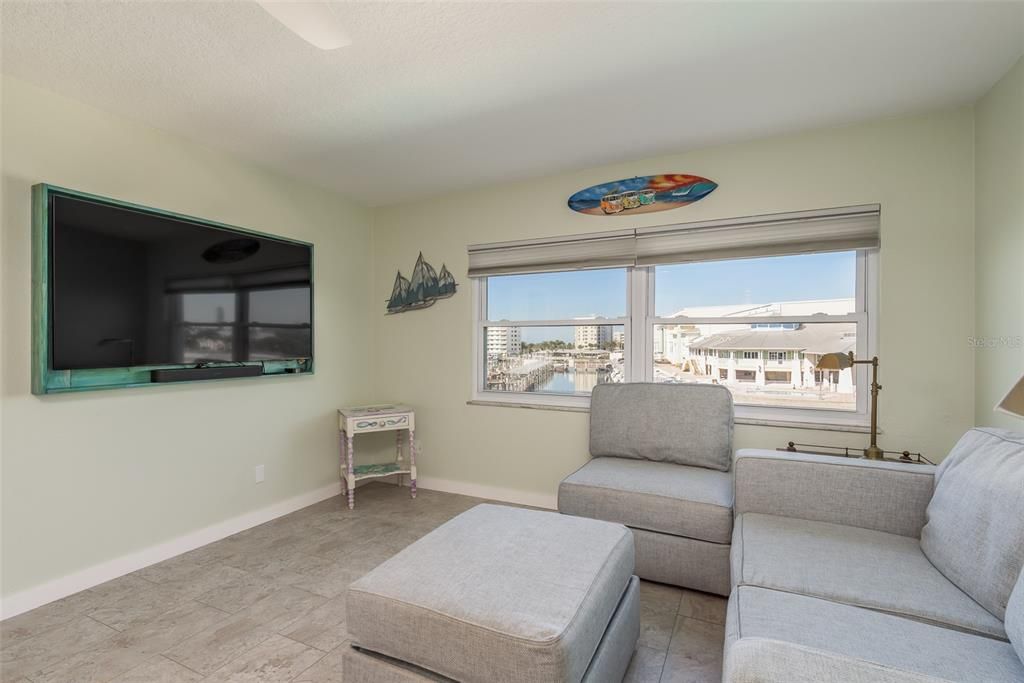 For Sale: $497,500 (2 beds, 2 baths, 1000 Square Feet)