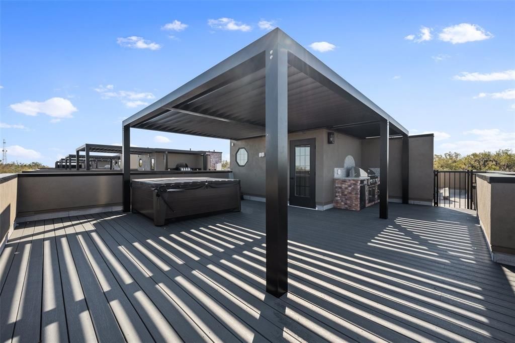 Roof Top Terrace with outdoor grill and hot tub!