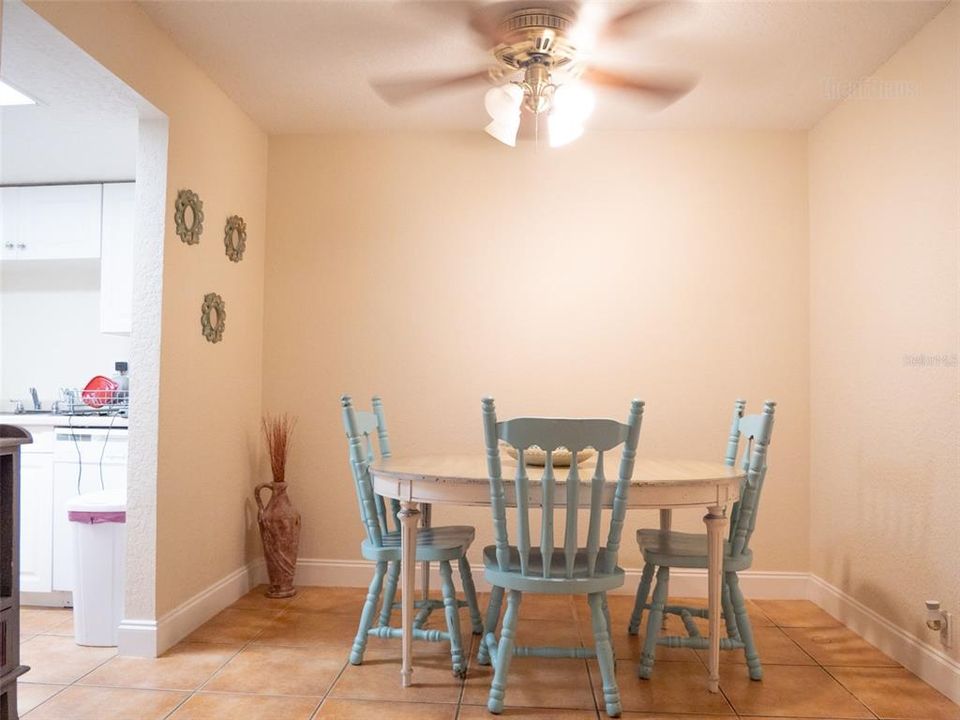 For Sale: $147,000 (1 beds, 1 baths, 710 Square Feet)