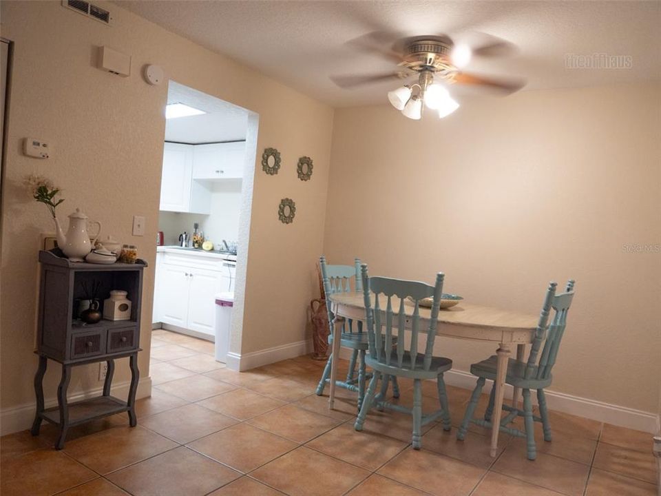 For Sale: $152,000 (1 beds, 1 baths, 710 Square Feet)