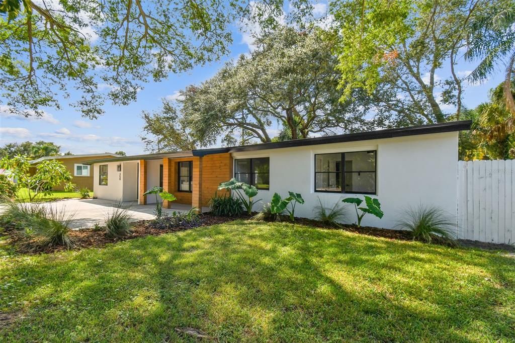 Recently Sold: $569,000 (4 beds, 2 baths, 1498 Square Feet)