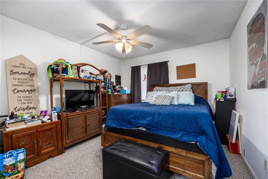 Active With Contract: $127,500 (2 beds, 1 baths, 1058 Square Feet)
