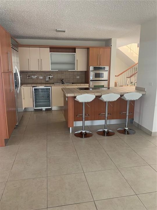 Vendido Recientemente: $630,000 (4 camas, 4 baños, 3350 Pies cuadrados)