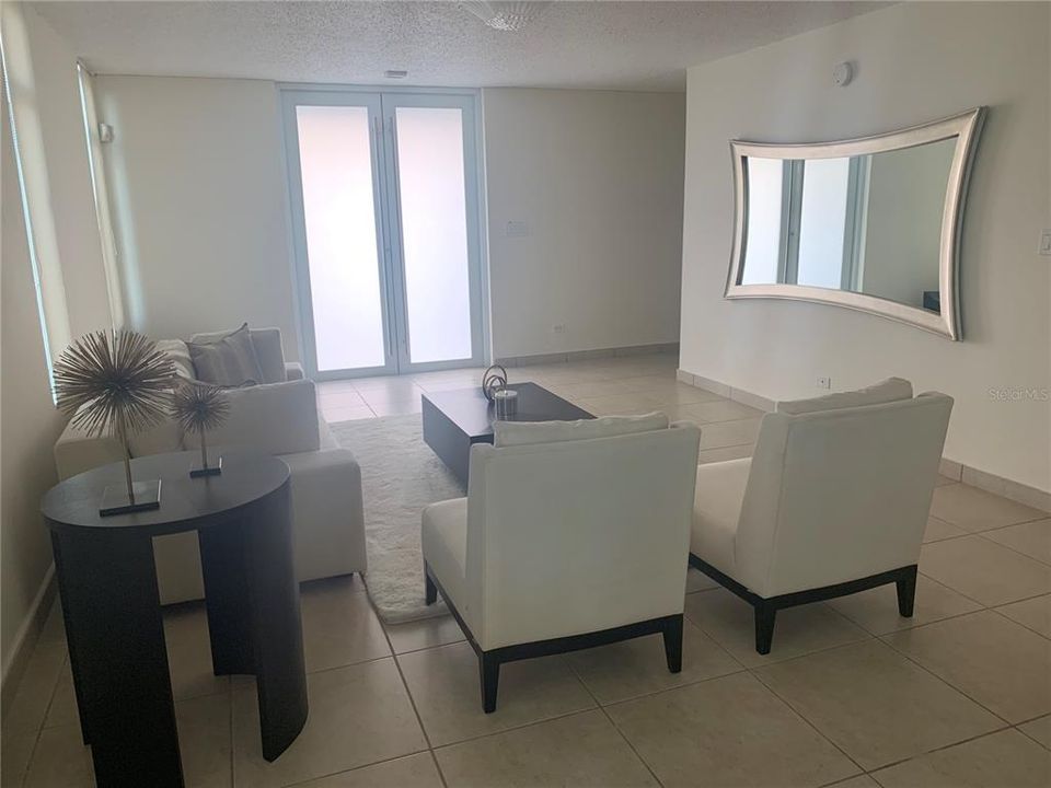 Vendido Recientemente: $630,000 (4 camas, 4 baños, 3350 Pies cuadrados)