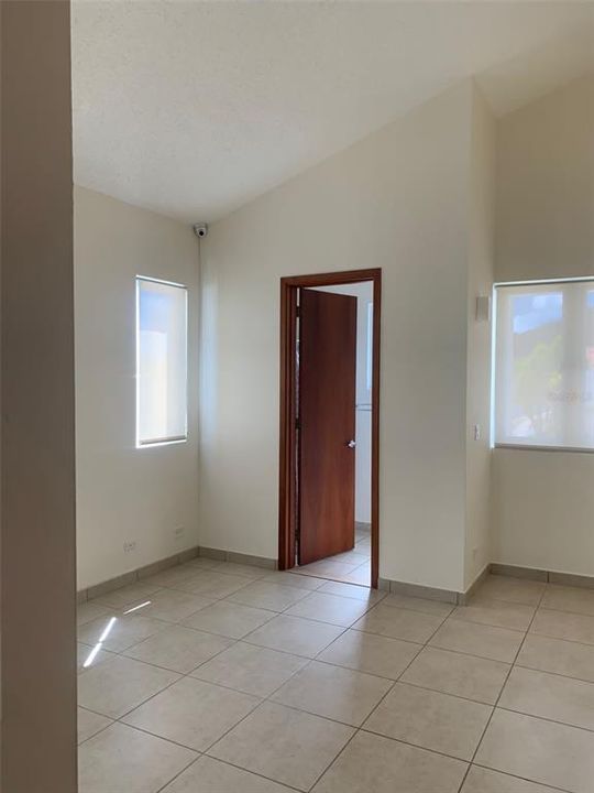 Vendido Recientemente: $630,000 (4 camas, 4 baños, 3350 Pies cuadrados)