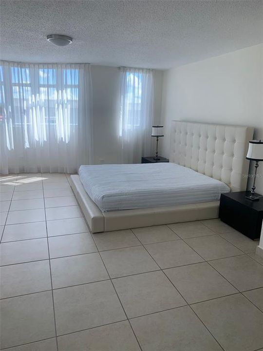 Vendido Recientemente: $630,000 (4 camas, 4 baños, 3350 Pies cuadrados)