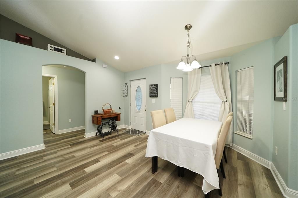 For Sale: $350,000 (3 beds, 2 baths, 1506 Square Feet)