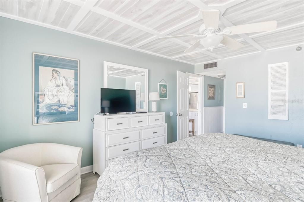Recently Sold: $995,000 (2 beds, 2 baths, 1055 Square Feet)