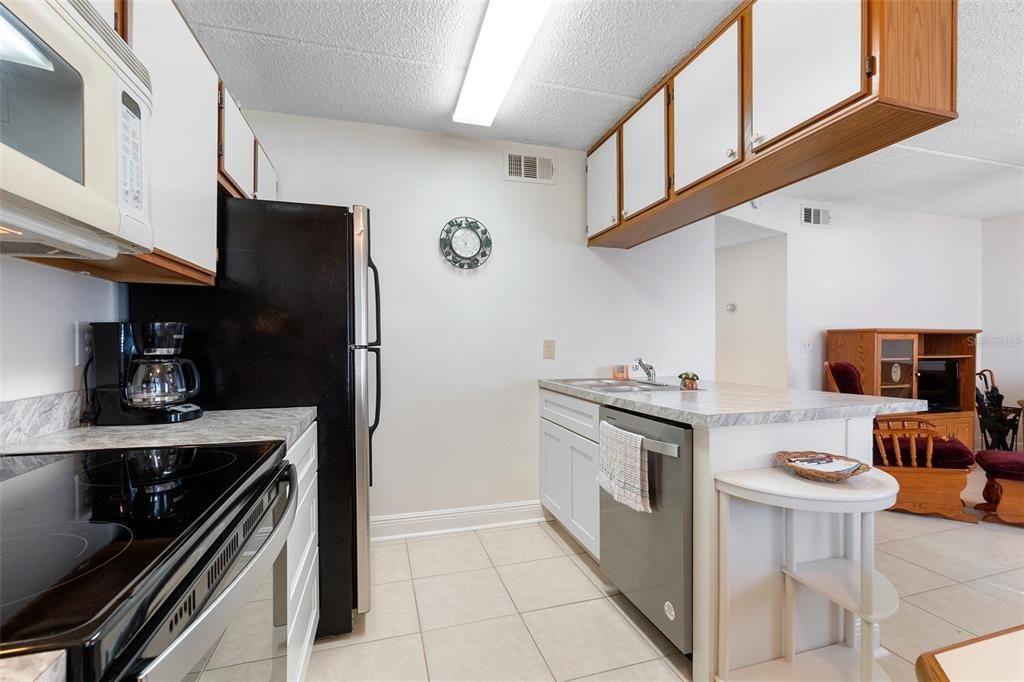 For Sale: $133,000 (2 beds, 2 baths, 864 Square Feet)