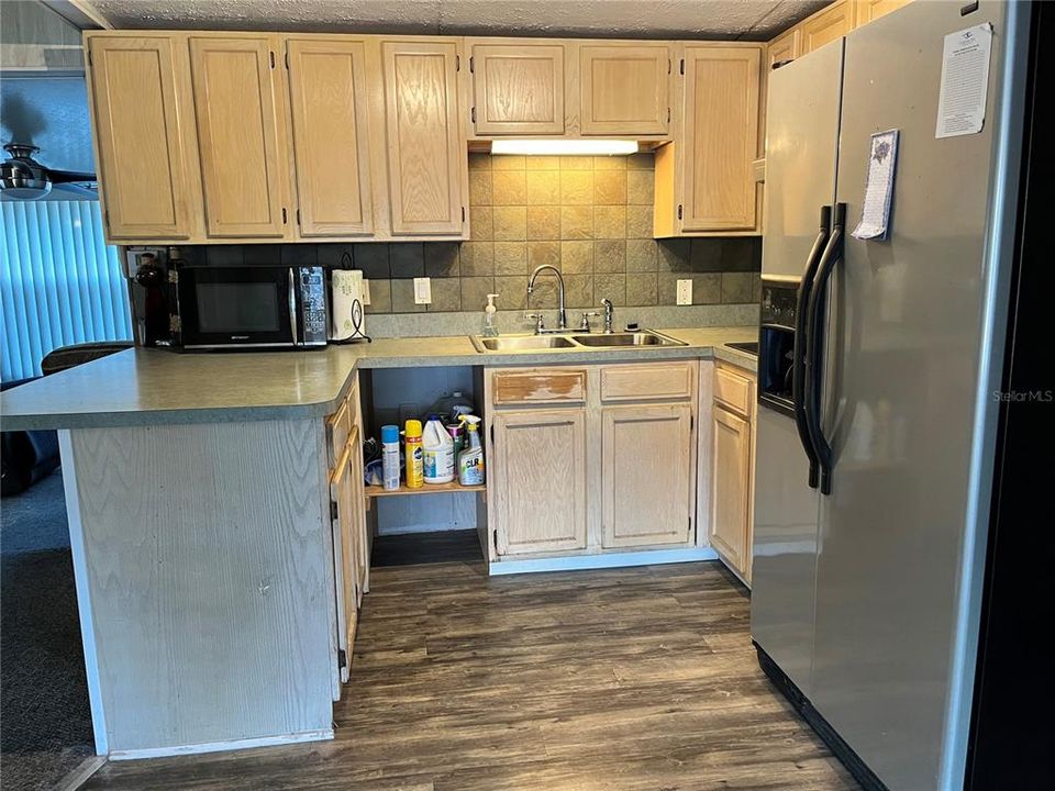 For Sale: $129,000 (2 beds, 2 baths, 989 Square Feet)