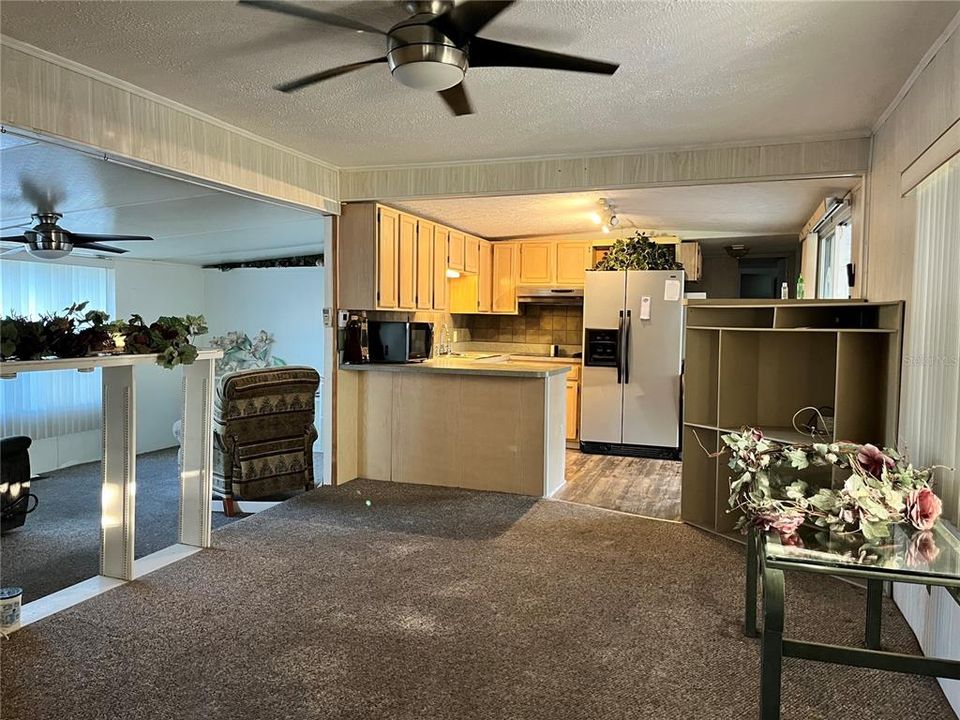 For Sale: $129,000 (2 beds, 2 baths, 989 Square Feet)
