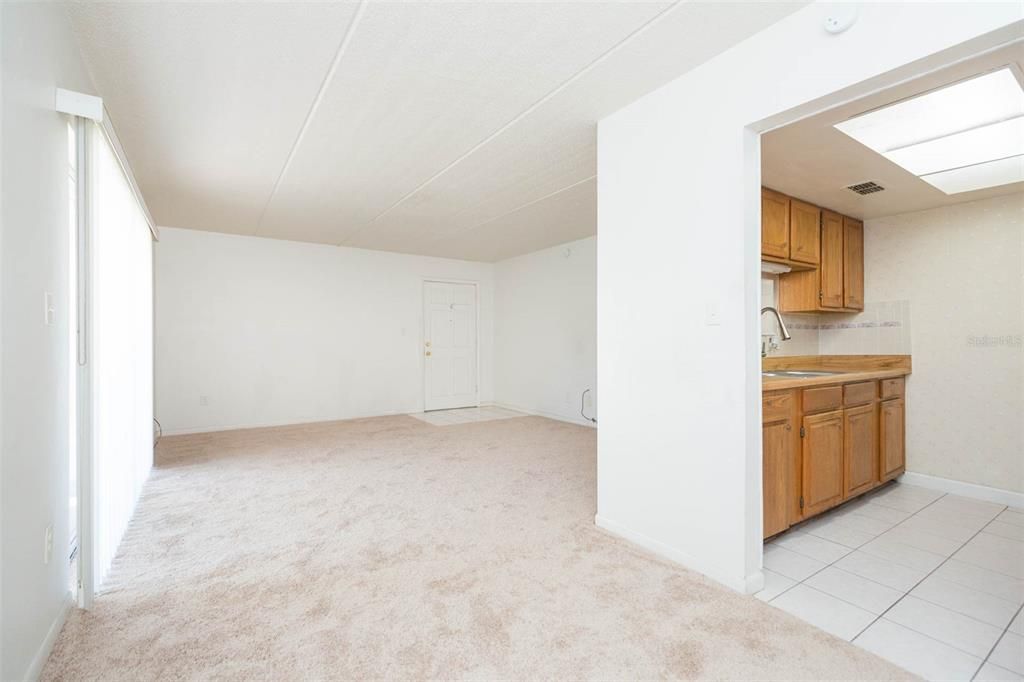 Active With Contract: $170,000 (2 beds, 1 baths, 950 Square Feet)