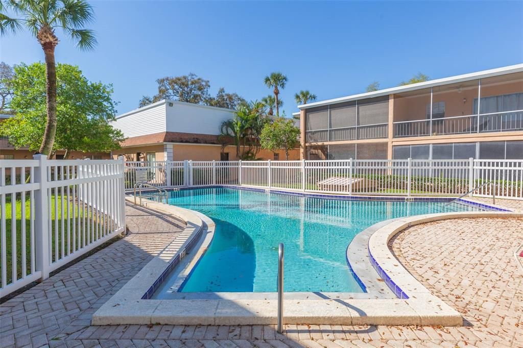 Active With Contract: $170,000 (2 beds, 1 baths, 950 Square Feet)