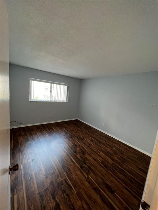 Active With Contract: $1,350 (1 beds, 1 baths, 667 Square Feet)