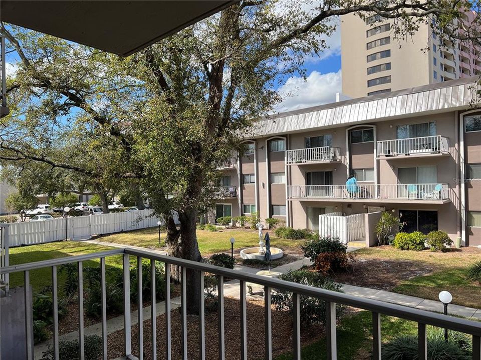 Active With Contract: $1,350 (1 beds, 1 baths, 667 Square Feet)