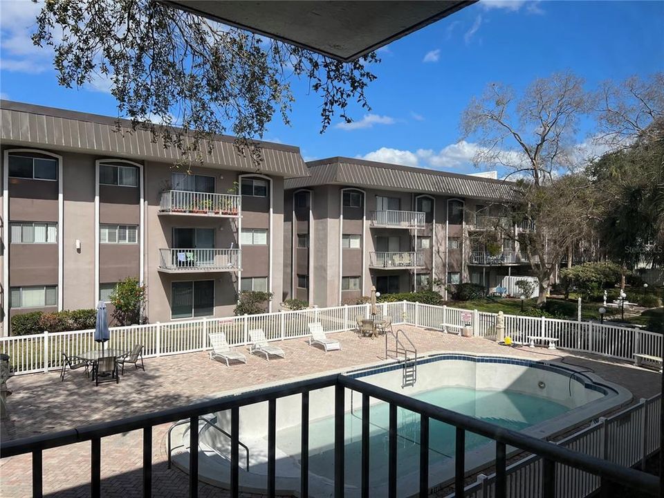 Active With Contract: $1,350 (1 beds, 1 baths, 667 Square Feet)