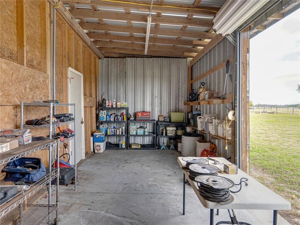 Large back workshop in barn