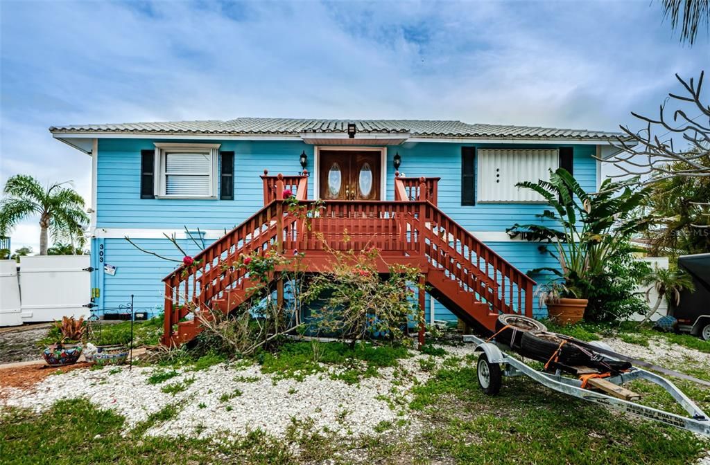 Welcome to 303 Lagoon Dr. in Ozona, Florida