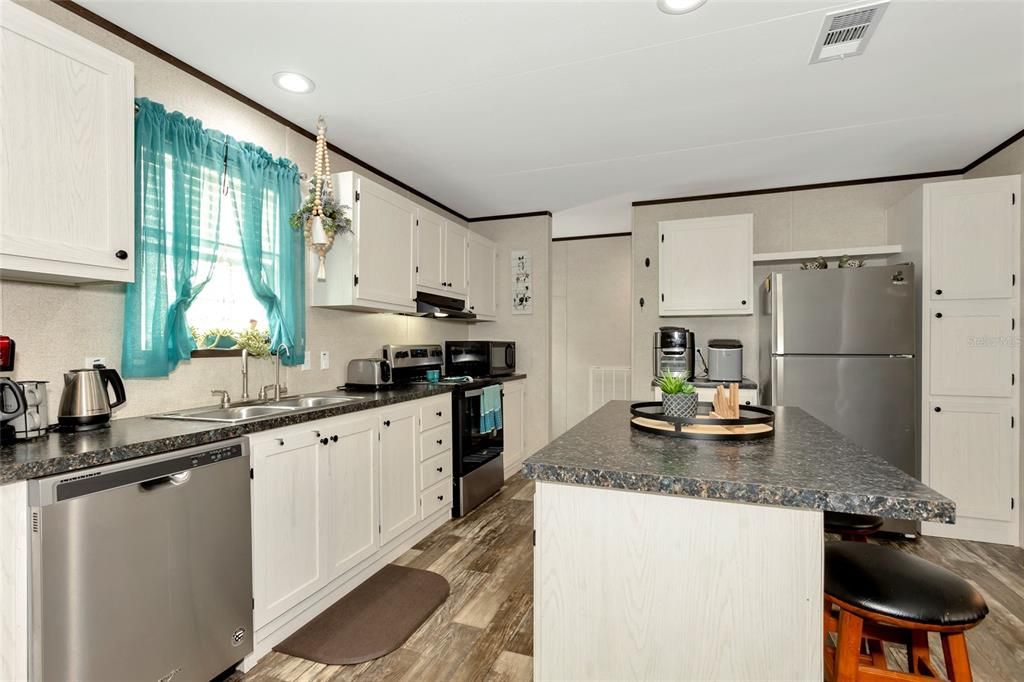 Active With Contract: $499,000 (3 beds, 2 baths, 1512 Square Feet)