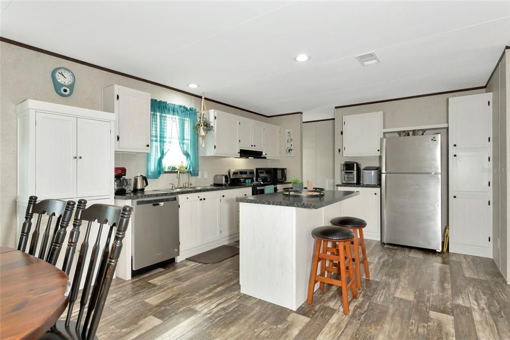 For Sale: $555,000 (3 beds, 2 baths, 1512 Square Feet)