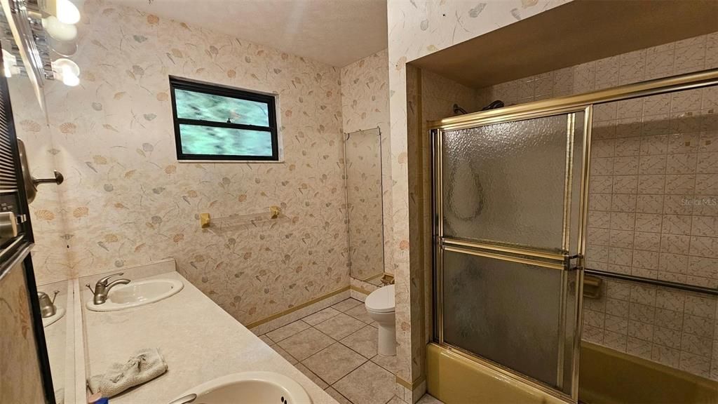 最近售出: $190,000 (3 贝兹, 2 浴室, 1964 平方英尺)