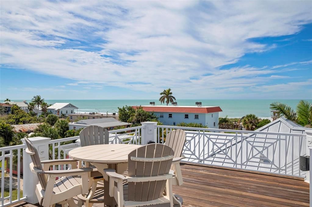 Rooftop Terrace with 360 degree views from beach to bay!