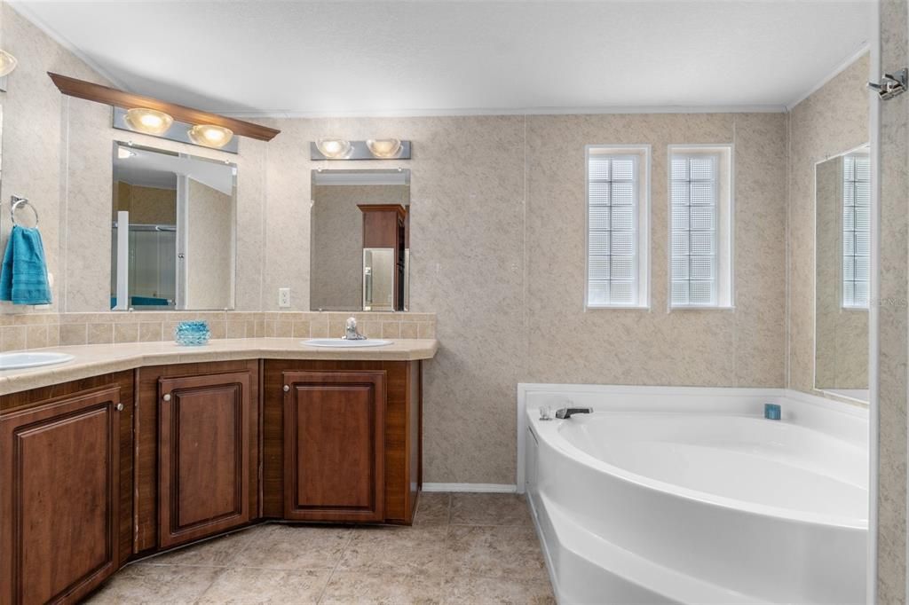 最近售出: $270,000 (3 贝兹, 2 浴室, 1512 平方英尺)