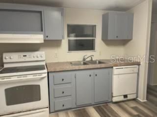 Active With Contract: $1,950 (4 beds, 2 baths, 1800 Square Feet)