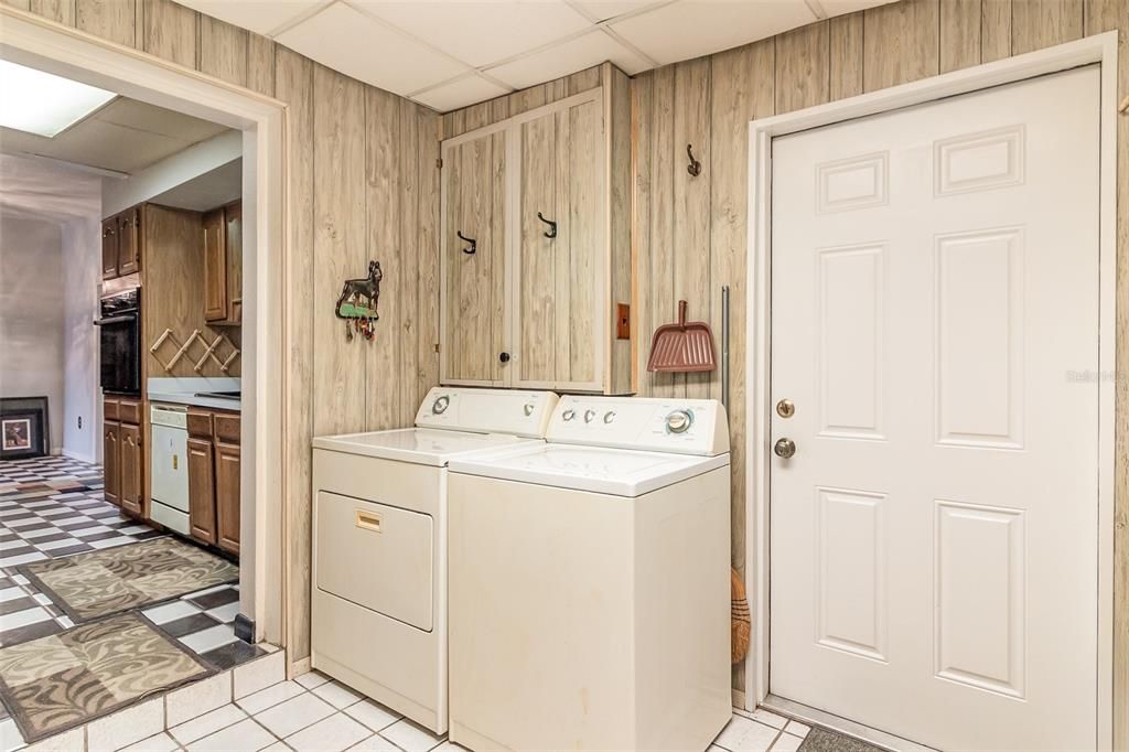 For Sale: $419,500 (3 beds, 2 baths, 1297 Square Feet)