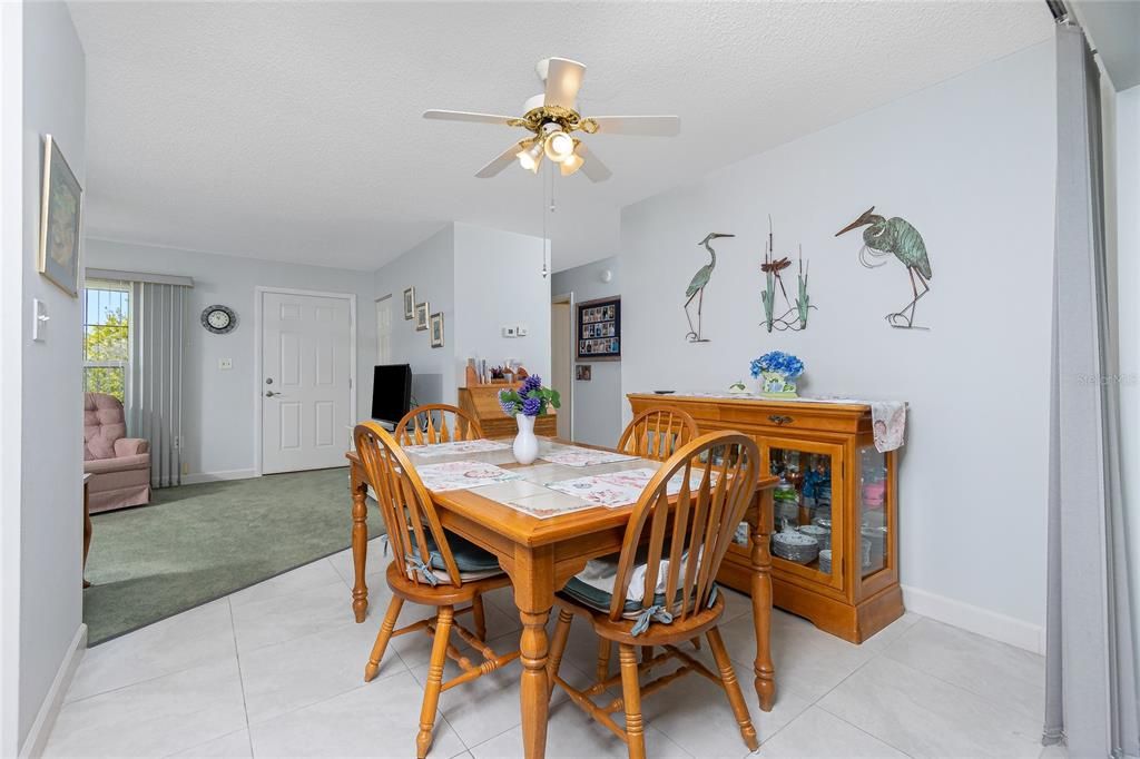 Active With Contract: $249,900 (2 beds, 2 baths, 1052 Square Feet)