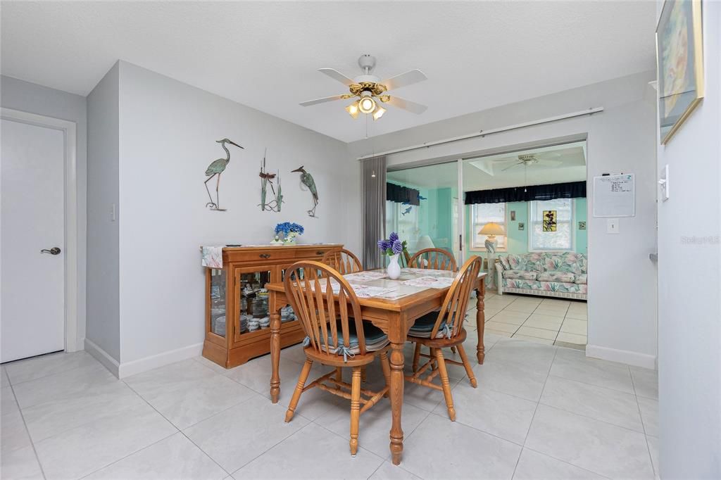 Active With Contract: $249,900 (2 beds, 2 baths, 1052 Square Feet)