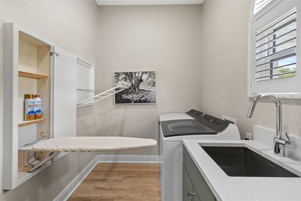 Active With Contract: $1,575,000 (3 beds, 2 baths, 2520 Square Feet)