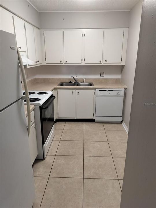 For Sale: $145,000 (2 beds, 2 baths, 1077 Square Feet)