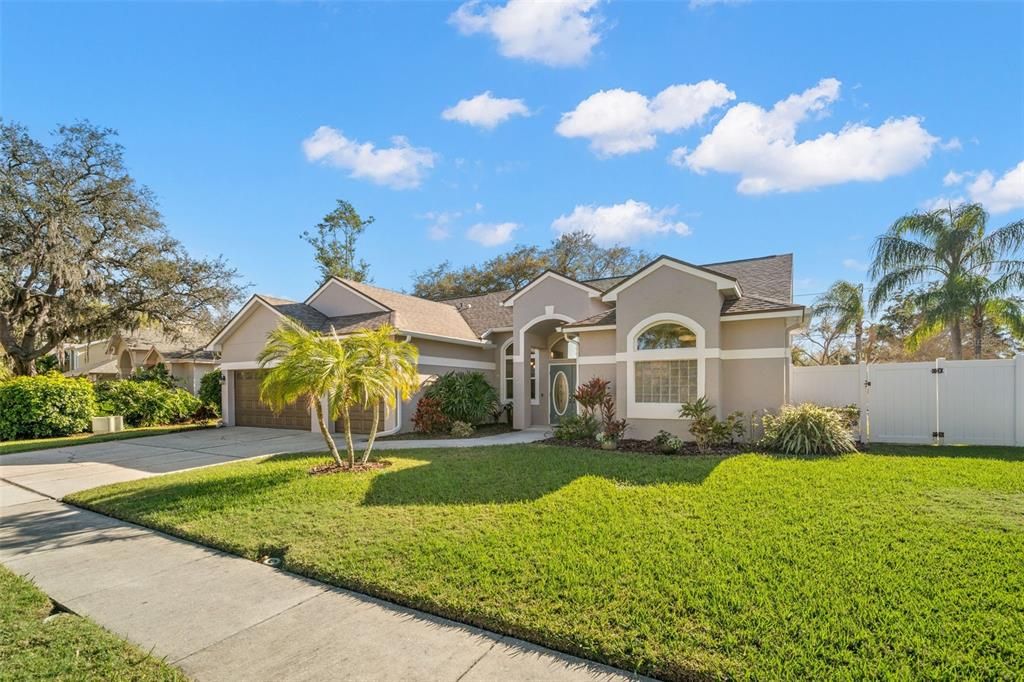Recently Sold: $729,000 (4 beds, 3 baths, 2351 Square Feet)
