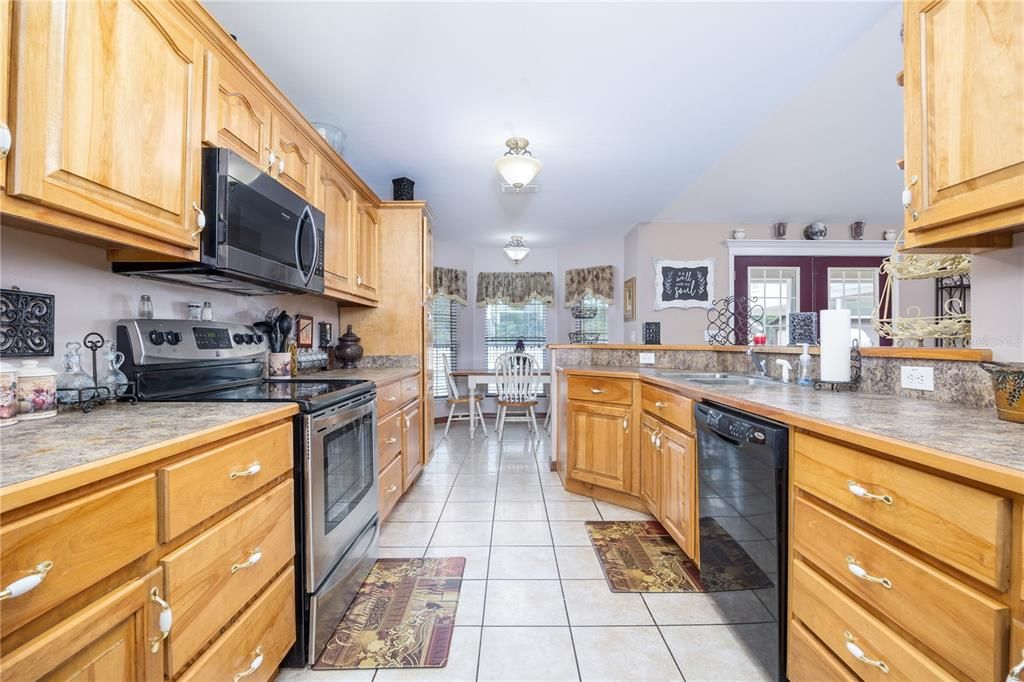 Recently Sold: $759,000 (3 beds, 2 baths, 1927 Square Feet)