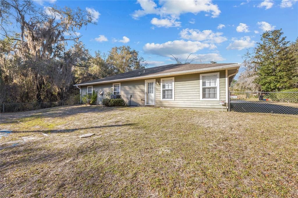 Recently Sold: $220,000 (4 beds, 2 baths, 1560 Square Feet)