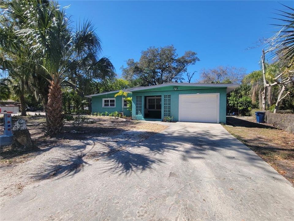 Recently Sold: $315,000 (3 beds, 2 baths, 1266 Square Feet)